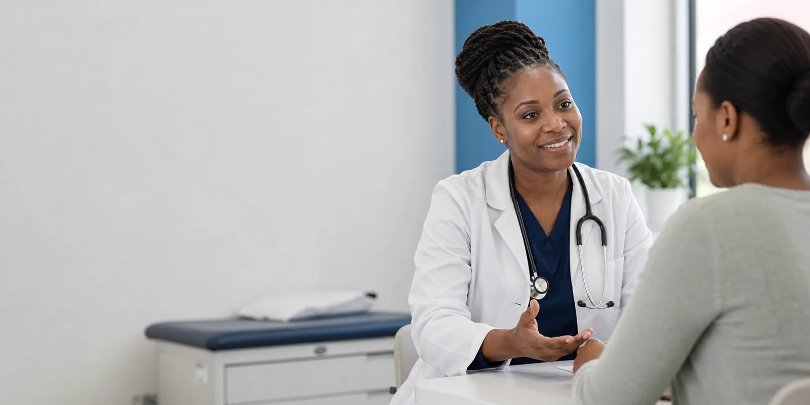 Medplus doctor consulting with a patient